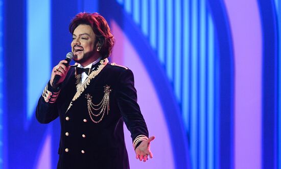 Holiday show by Valentin Yudashkin