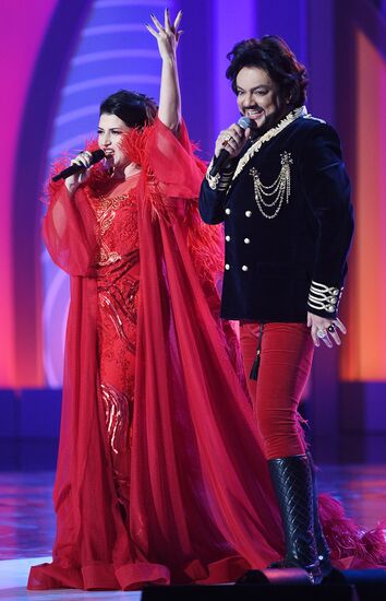 Holiday show by Valentin Yudashkin