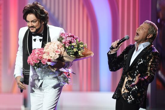 Holiday show by Valentin Yudashkin