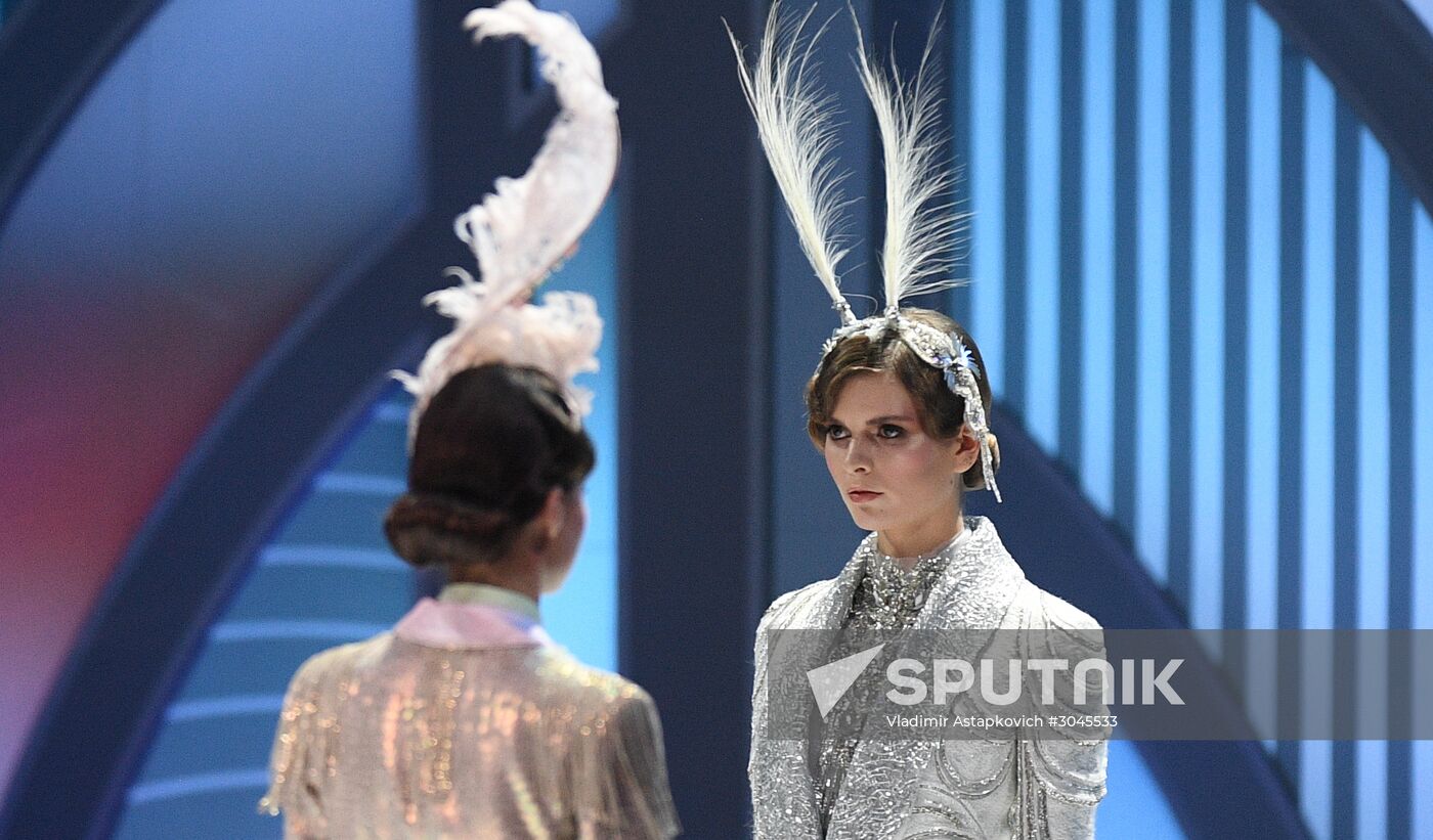 Valentin Yudashkin gala show