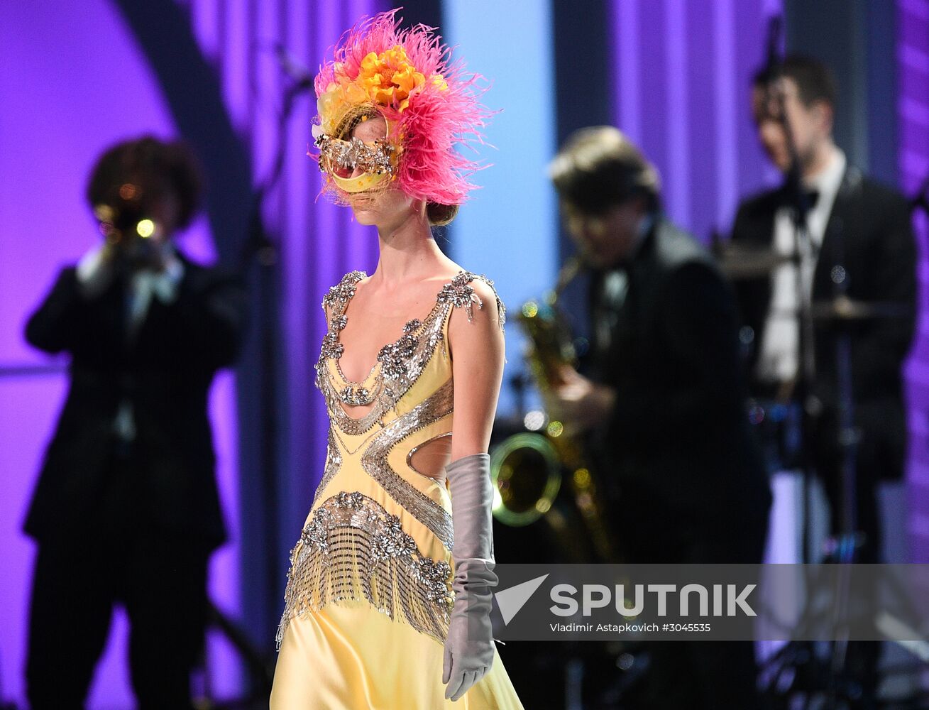 Valentin Yudashkin gala show