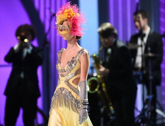 Valentin Yudashkin gala show