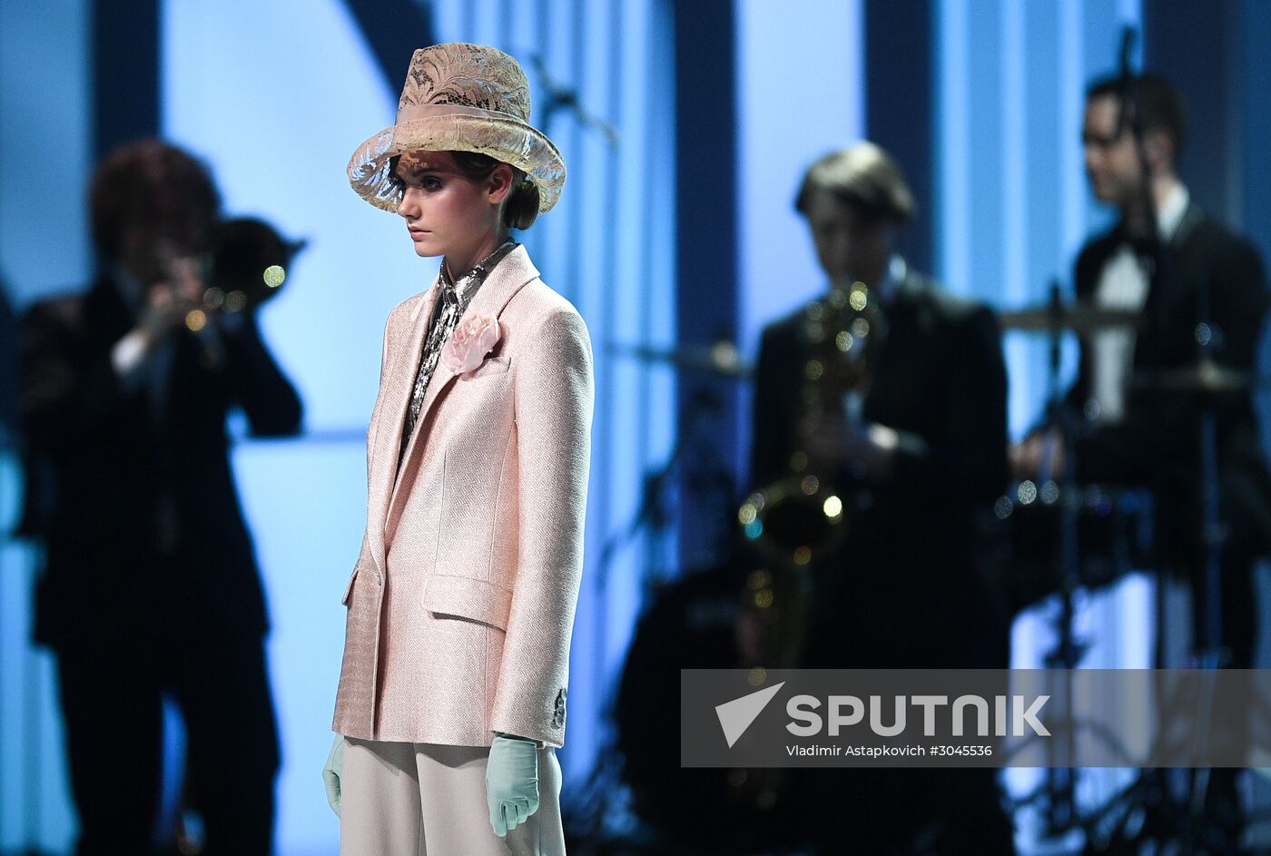 Valentin Yudashkin gala show