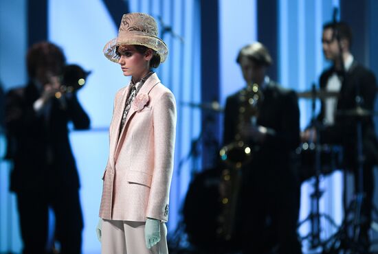 Valentin Yudashkin gala show