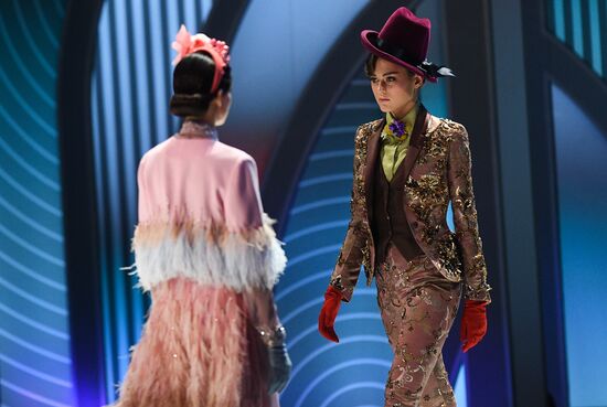 Valentin Yudashkin's show