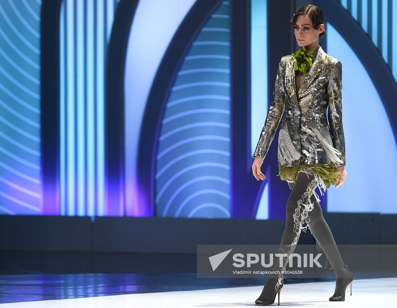 Valentin Yudashkin gala show