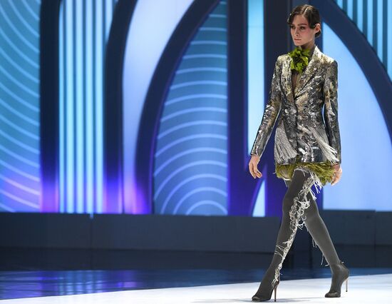 Valentin Yudashkin gala show