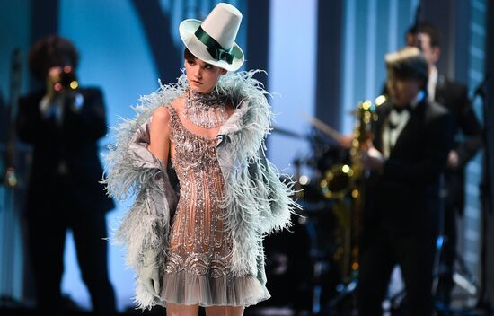 Valentin Yudashkin gala show