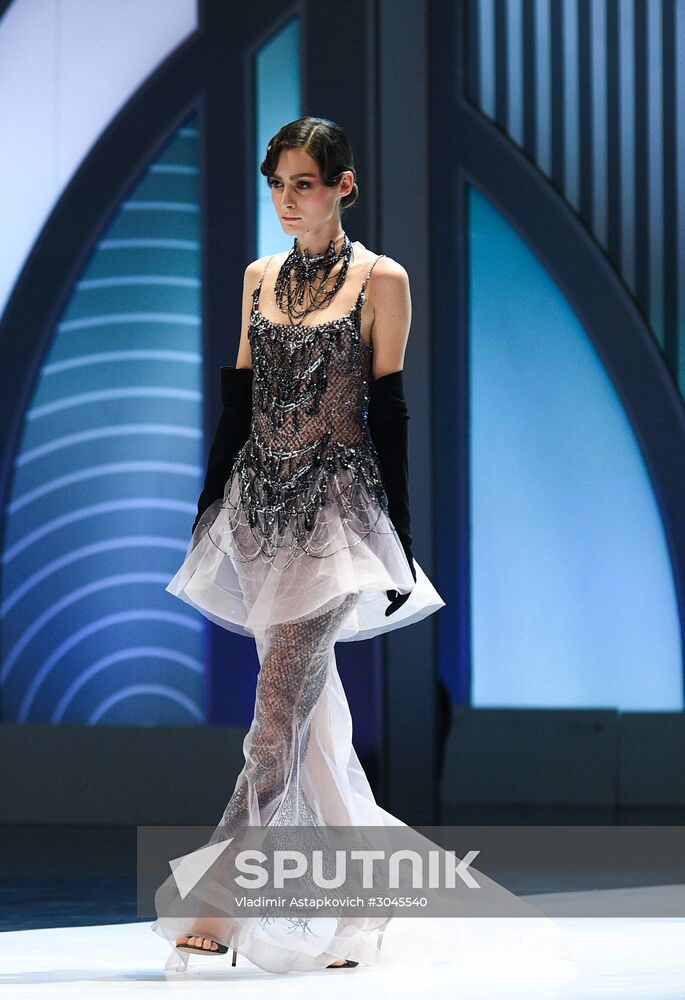 Valentin Yudashkin gala show