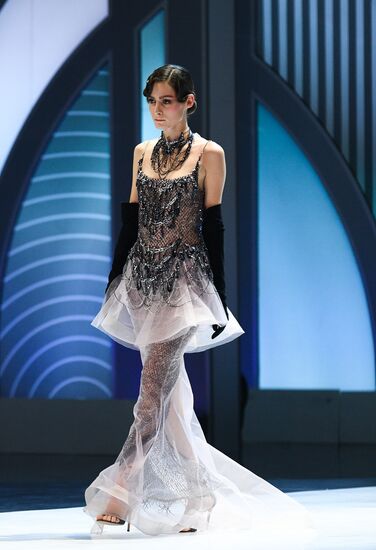 Valentin Yudashkin gala show