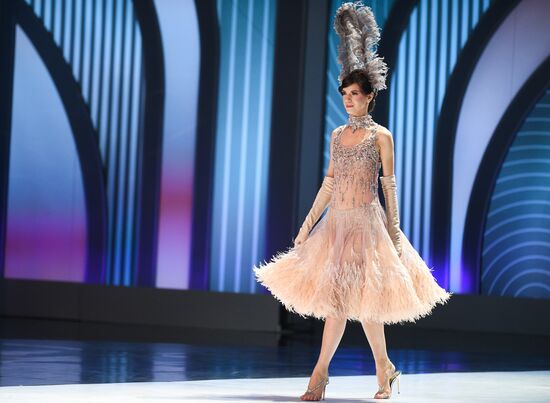 Holiday show by Valentin Yudashkin