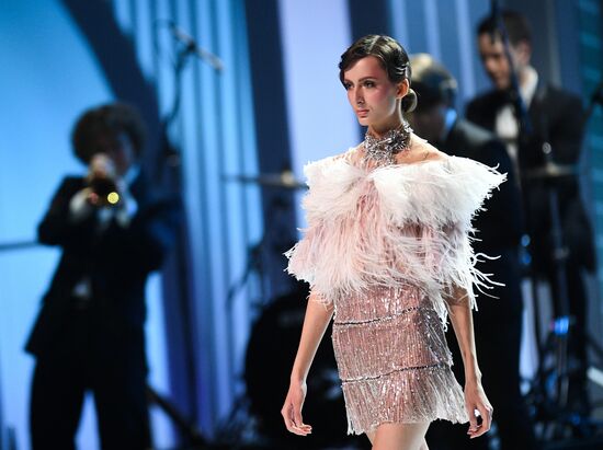 Valentin Yudashkin gala show