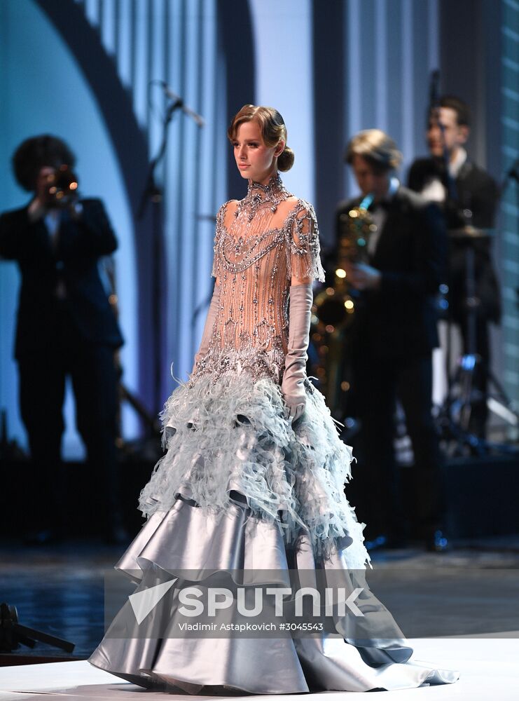 Valentin Yudashkin gala show