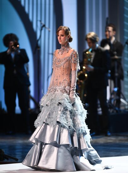 Valentin Yudashkin gala show