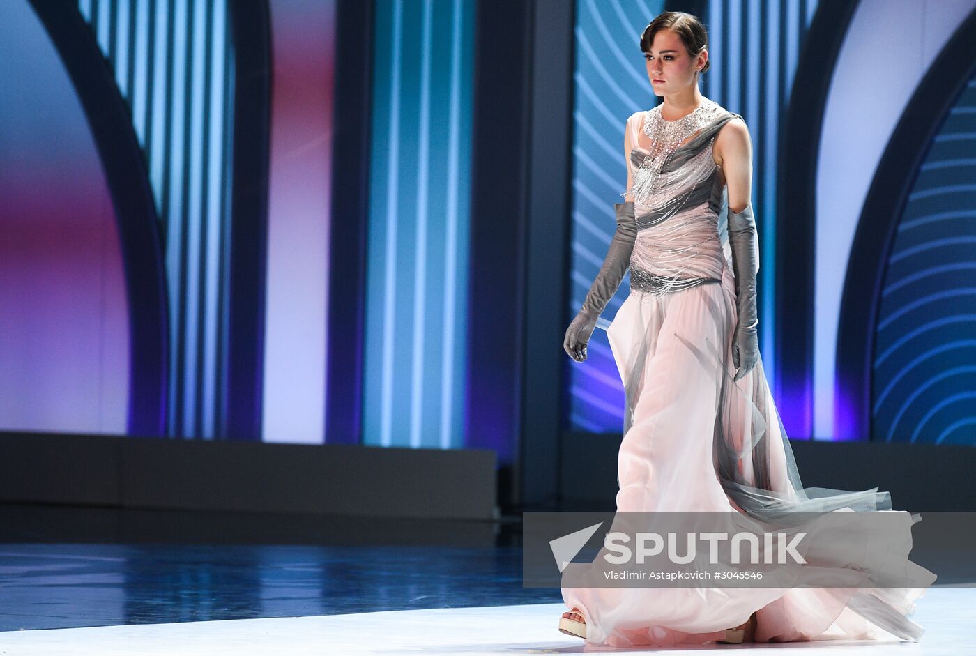 Valentin Yudashkin gala show