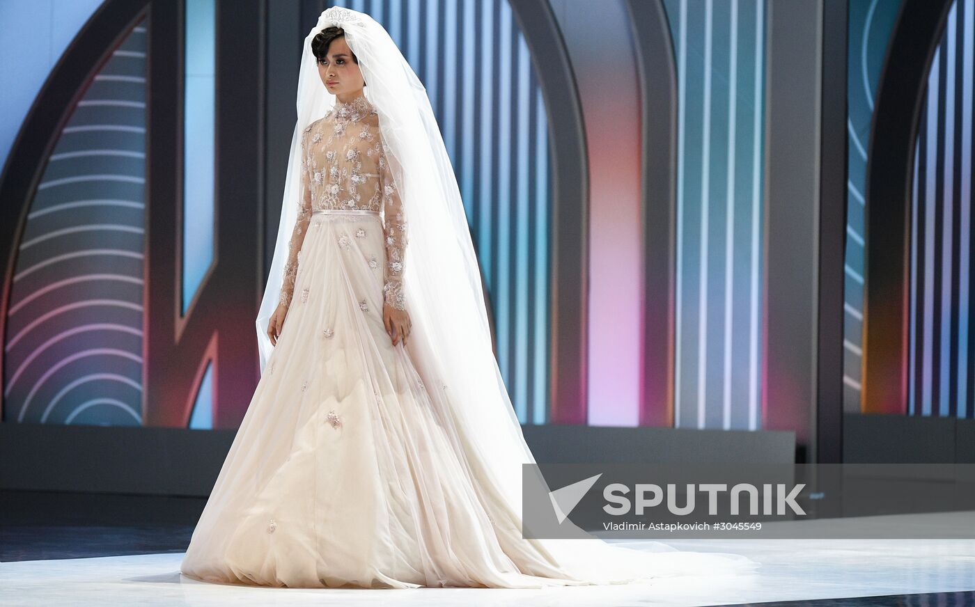 Holiday show by Valentin Yudashkin