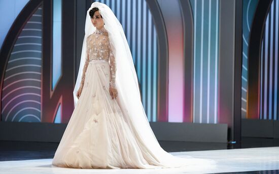 Holiday show by Valentin Yudashkin