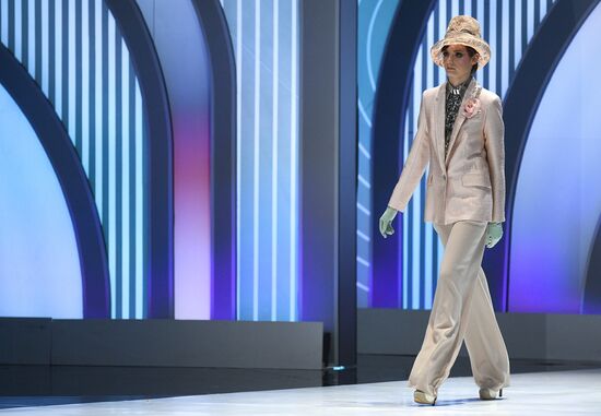 Valentin Yudashkin's show