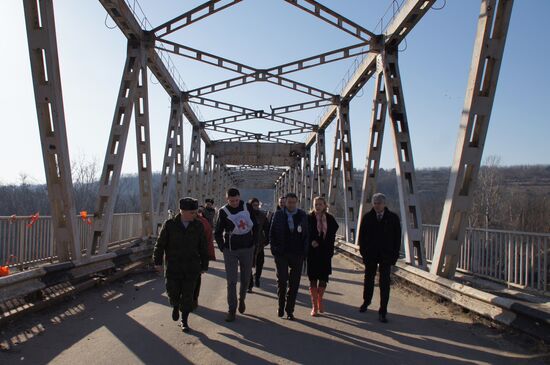 President of the International Committee of the Red Cross Peter Maurer visits Stanytsia Luhanska