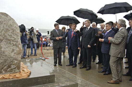 Boris Gromov and Anatoly Chubais at opening of Zagorsk Pumped Storage Station