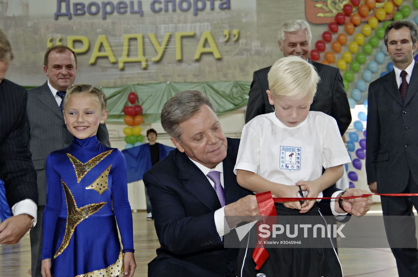 Boris Gromov at ceremony to open Raduga palace of sports