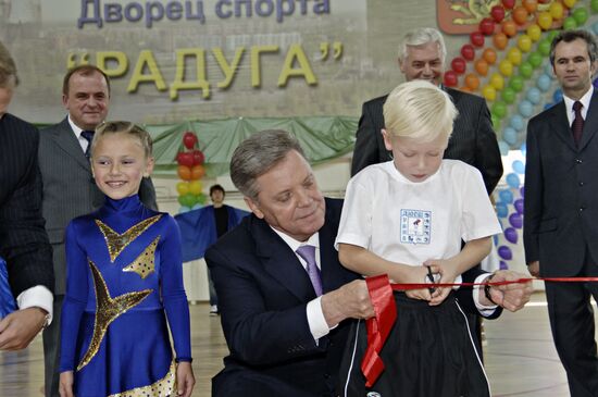 Boris Gromov at ceremony to open Raduga palace of sports