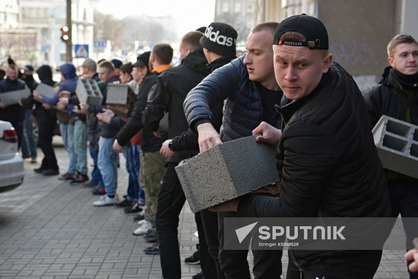 Ukrainian nationalists in Kiev demand closure of Sberbank