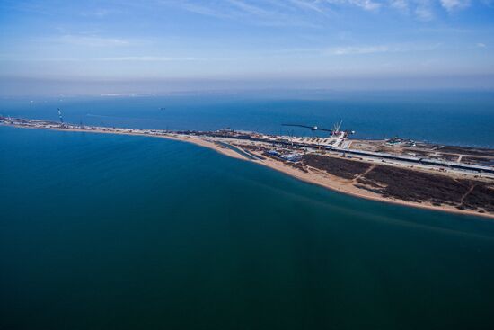 Building the Crimean Bridge