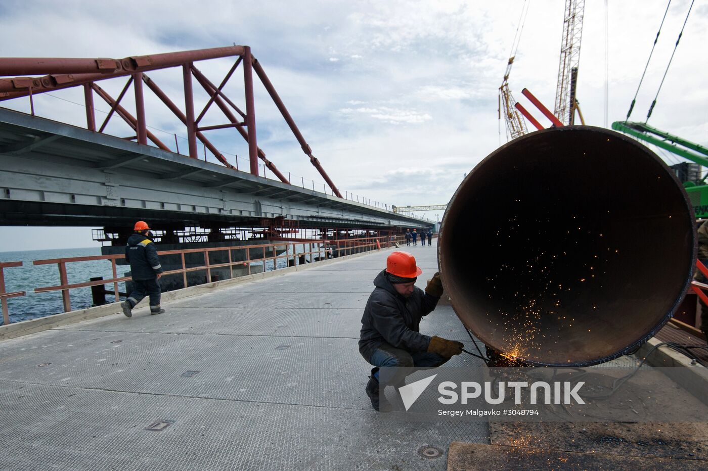 Building the Crimean Bridge