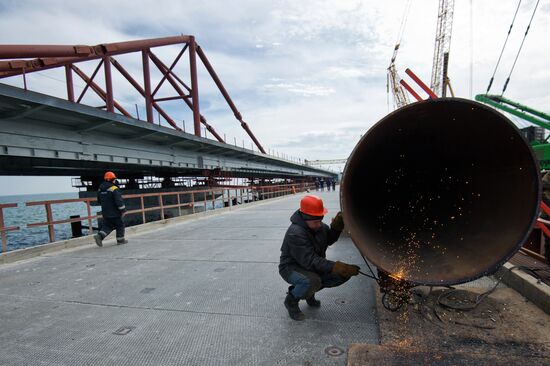 Building the Crimean Bridge