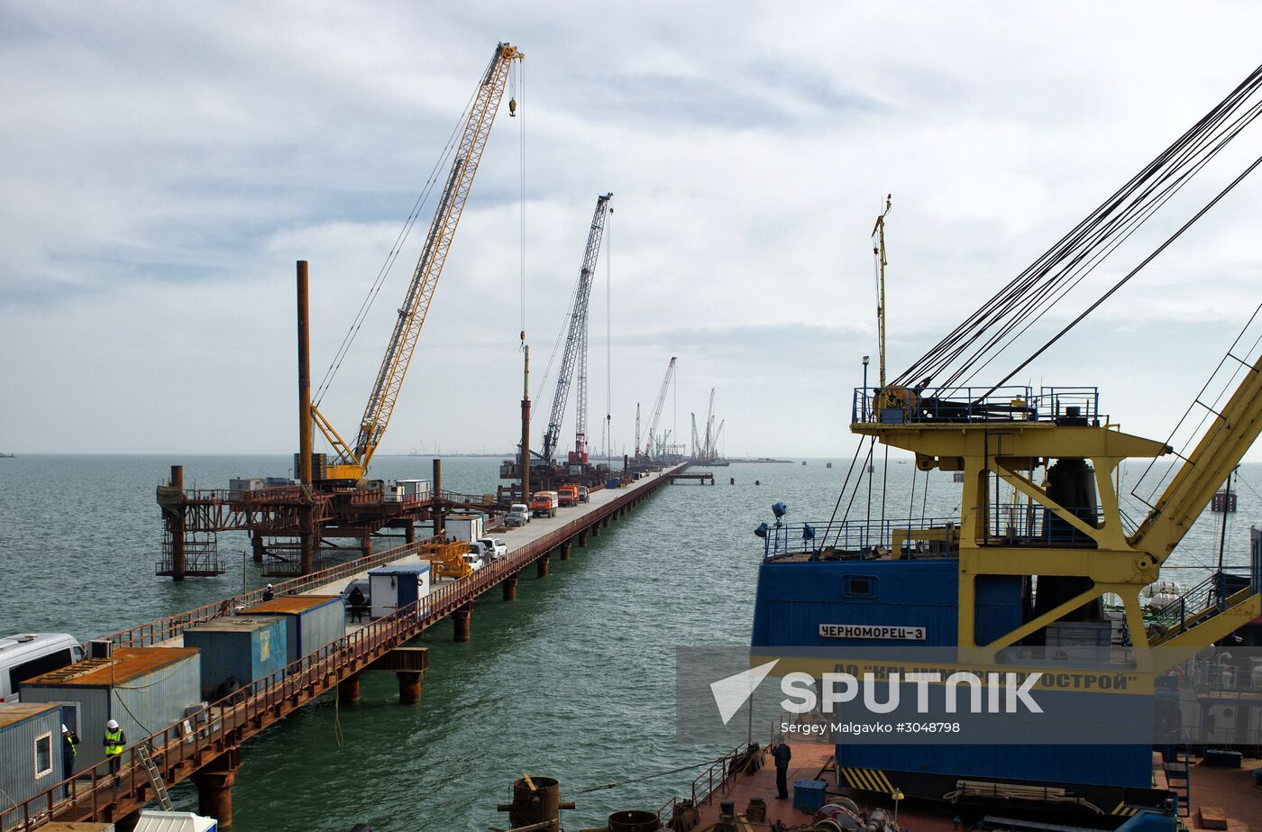 Building the Crimean Bridge