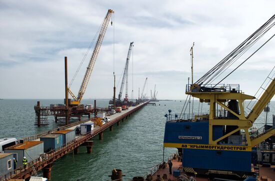 Building the Crimean Bridge