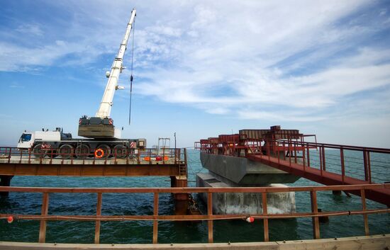 Building the Crimean Bridge