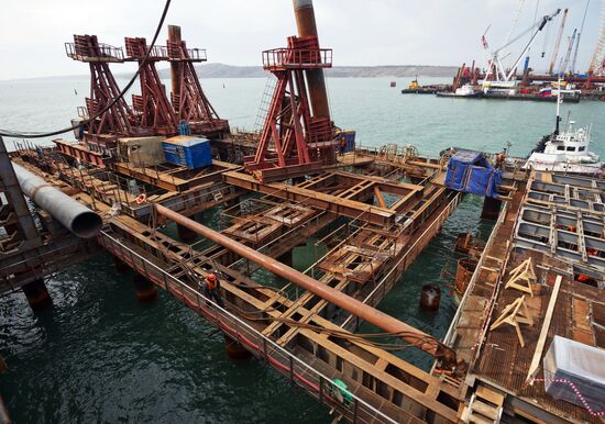 Building the Crimean Bridge