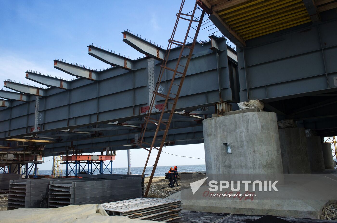 Building the Crimean Bridge