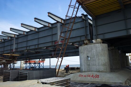 Building the Crimean Bridge
