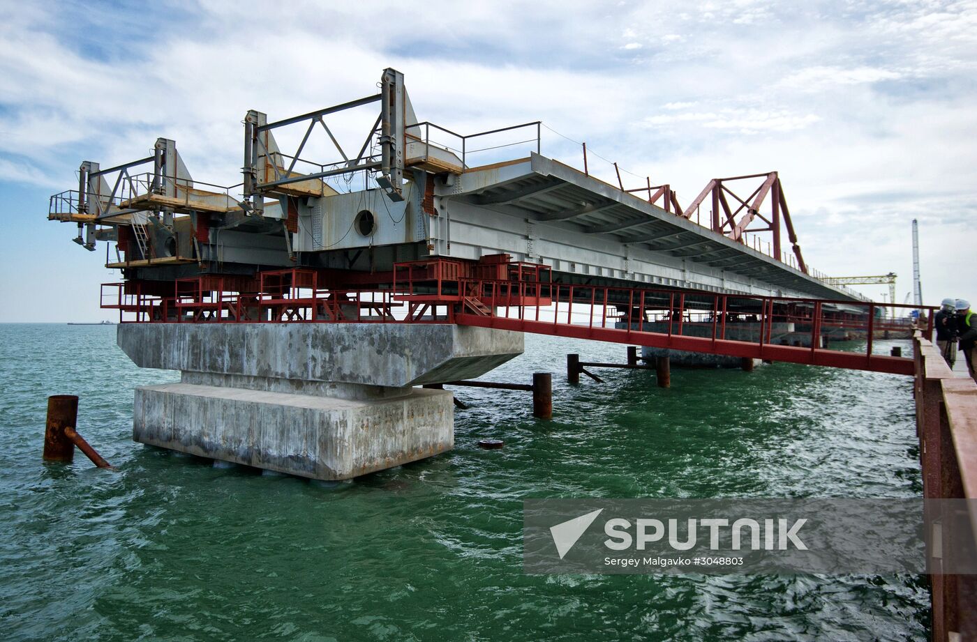 Building the Crimean Bridge