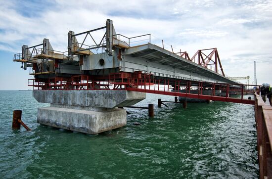 Building the Crimean Bridge