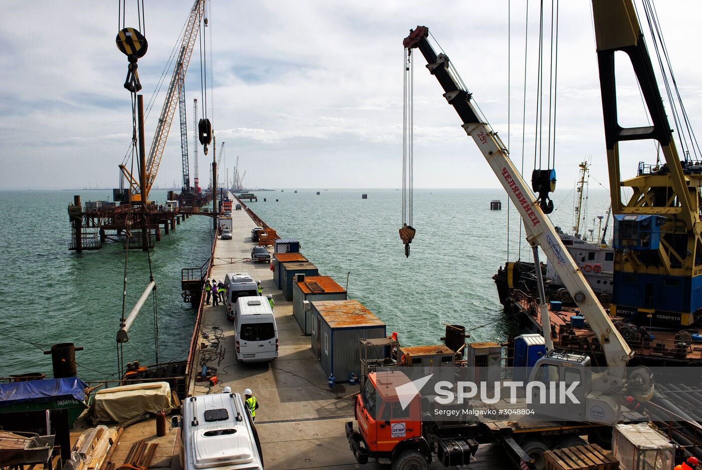 Building the Crimean Bridge