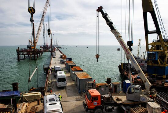 Building the Crimean Bridge