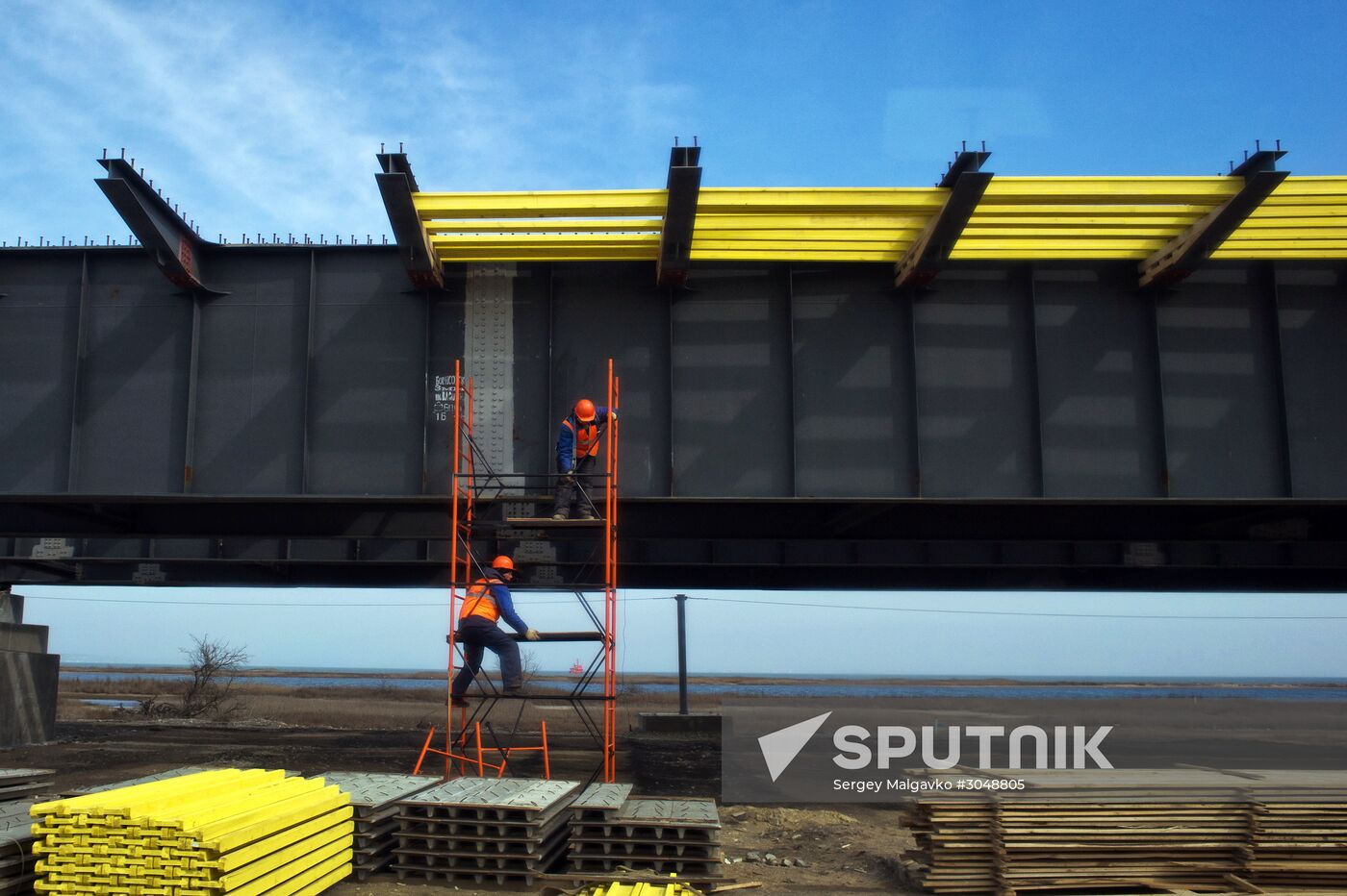 Building the Crimean Bridge