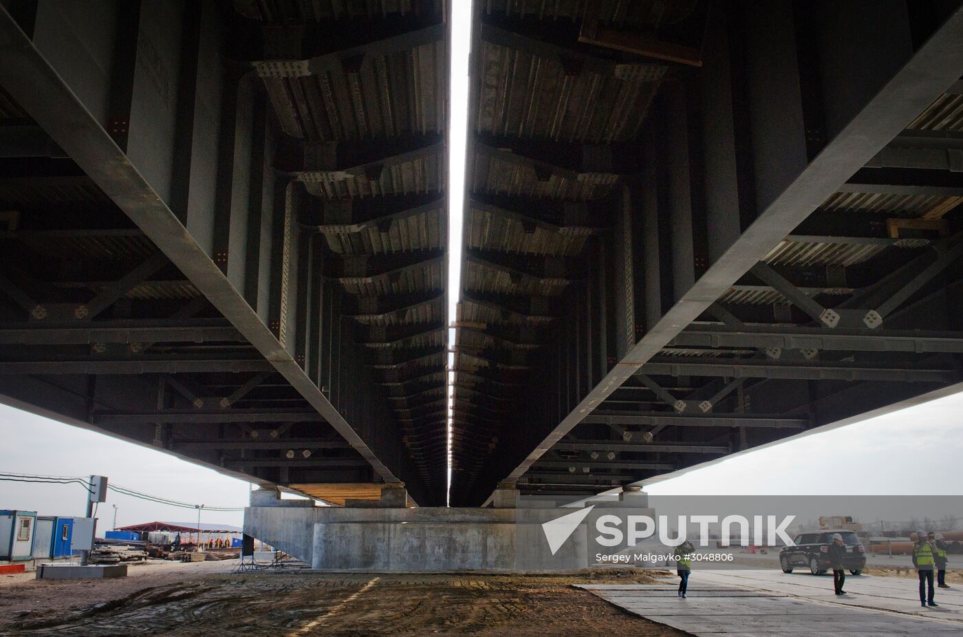 Building the Crimean Bridge