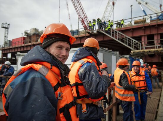 Building the Crimean Bridge