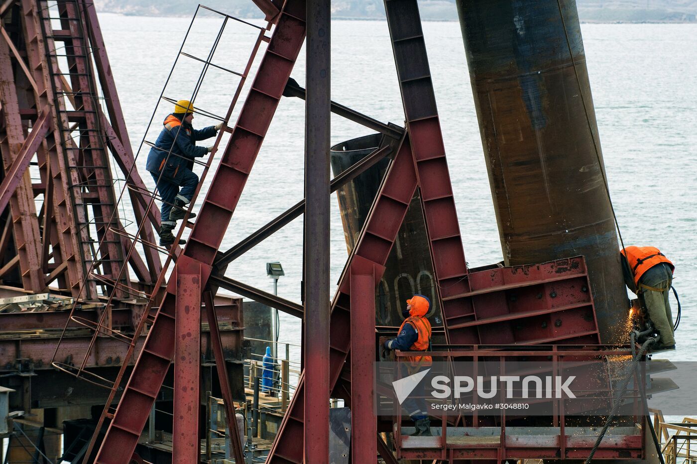 Building the Crimean Bridge