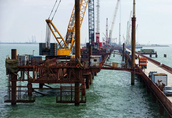Building the Crimean Bridge