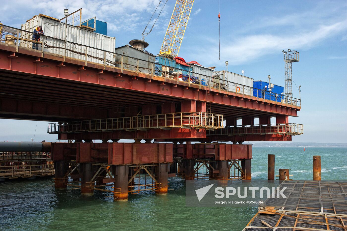 Building the Crimean Bridge