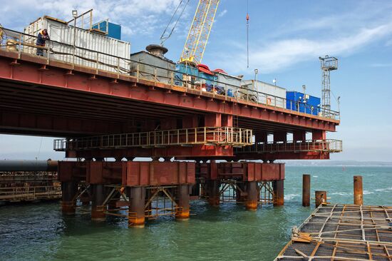 Building the Crimean Bridge