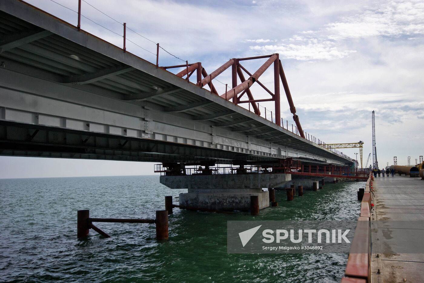 Building the Crimean Bridge