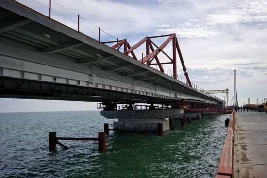 Building the Crimean Bridge