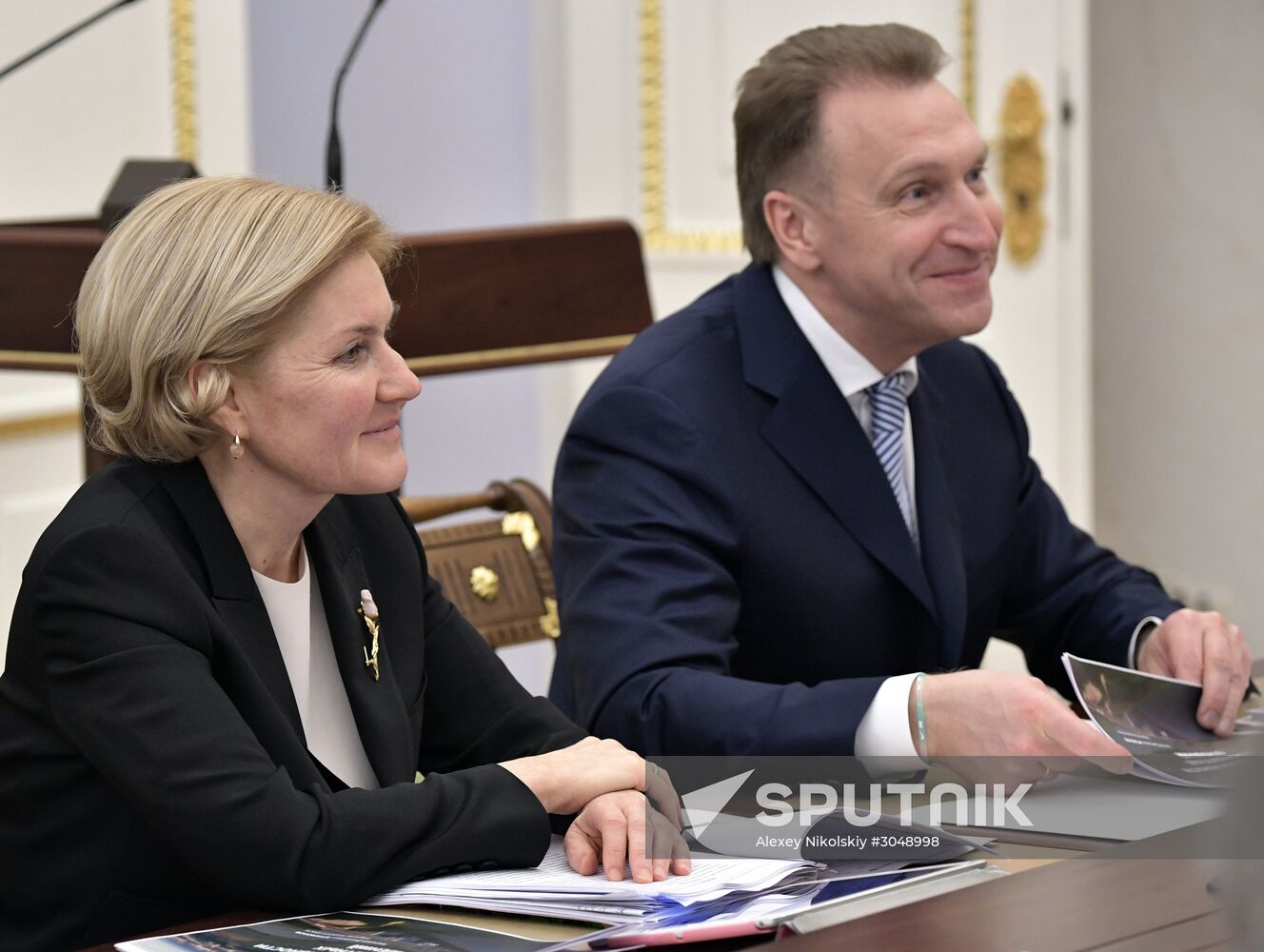 Russian President Vladimir Putin meets with Government members